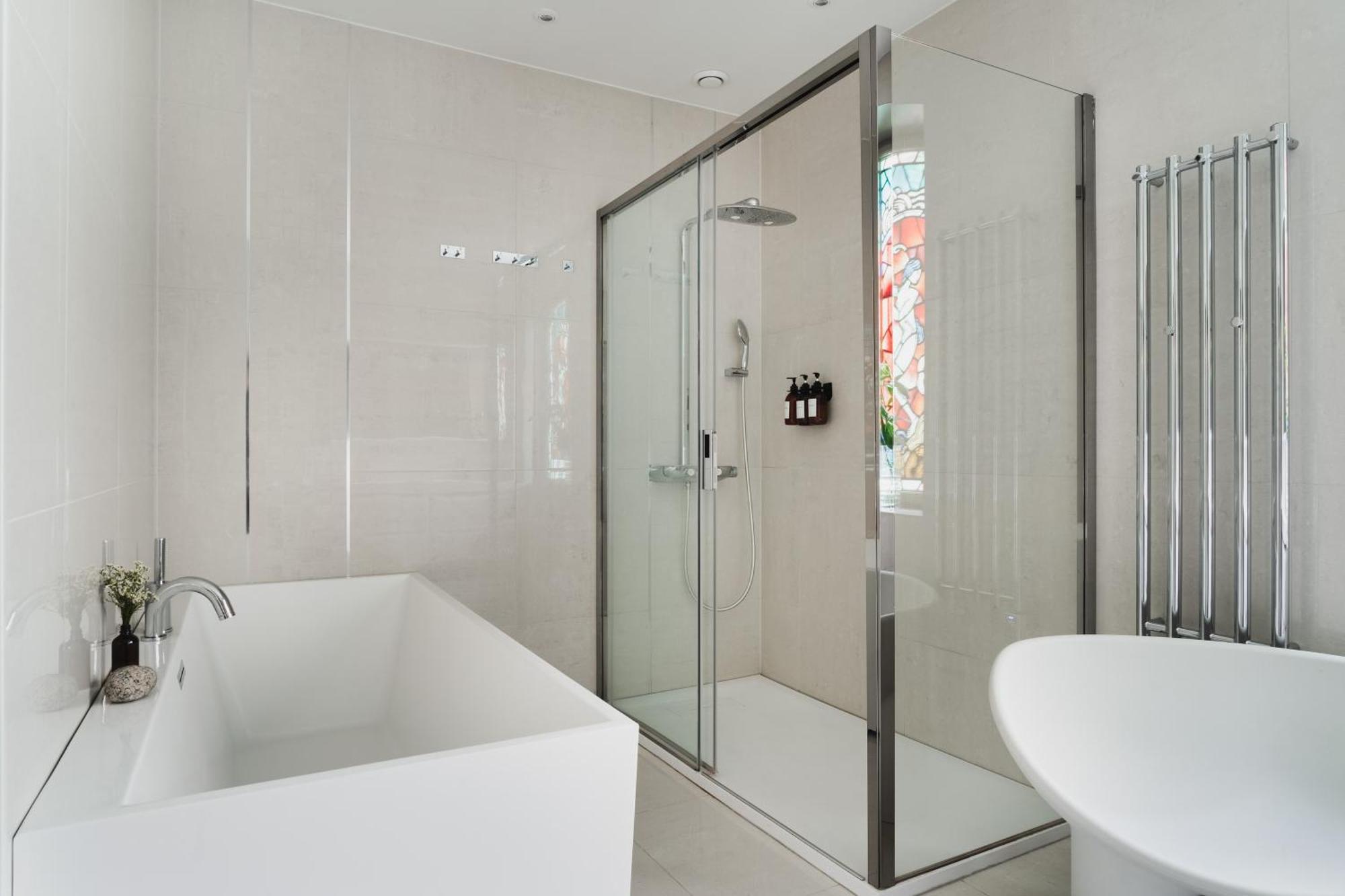 Ba61 - Lux 4 Bedrooms, 260 Sqm, 2 Balconies, Free Parking Apartment